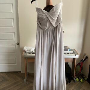 Strapless dress in oyster color